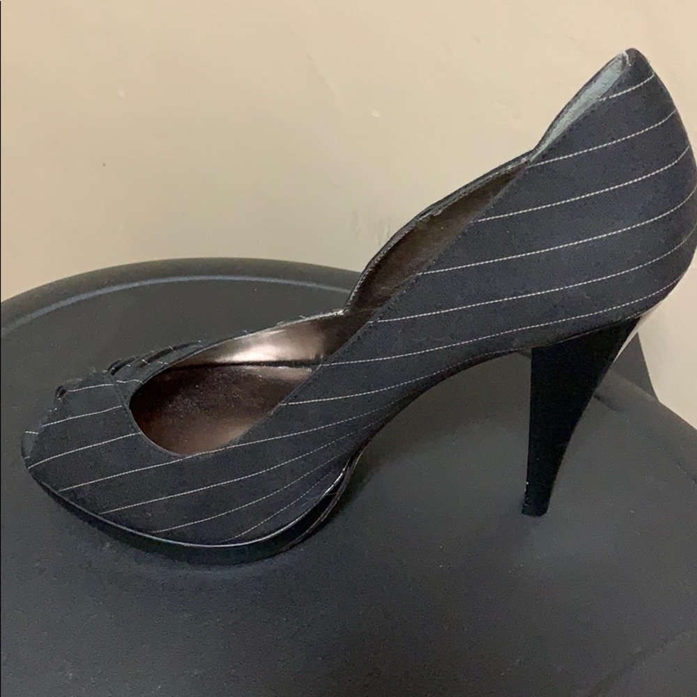 Shoes - Picture 4 of 6